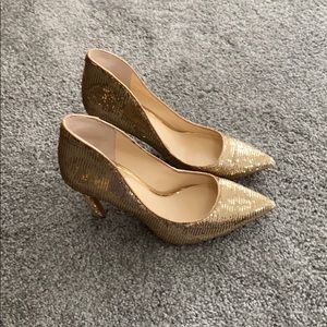 Gold glitter pumps!!